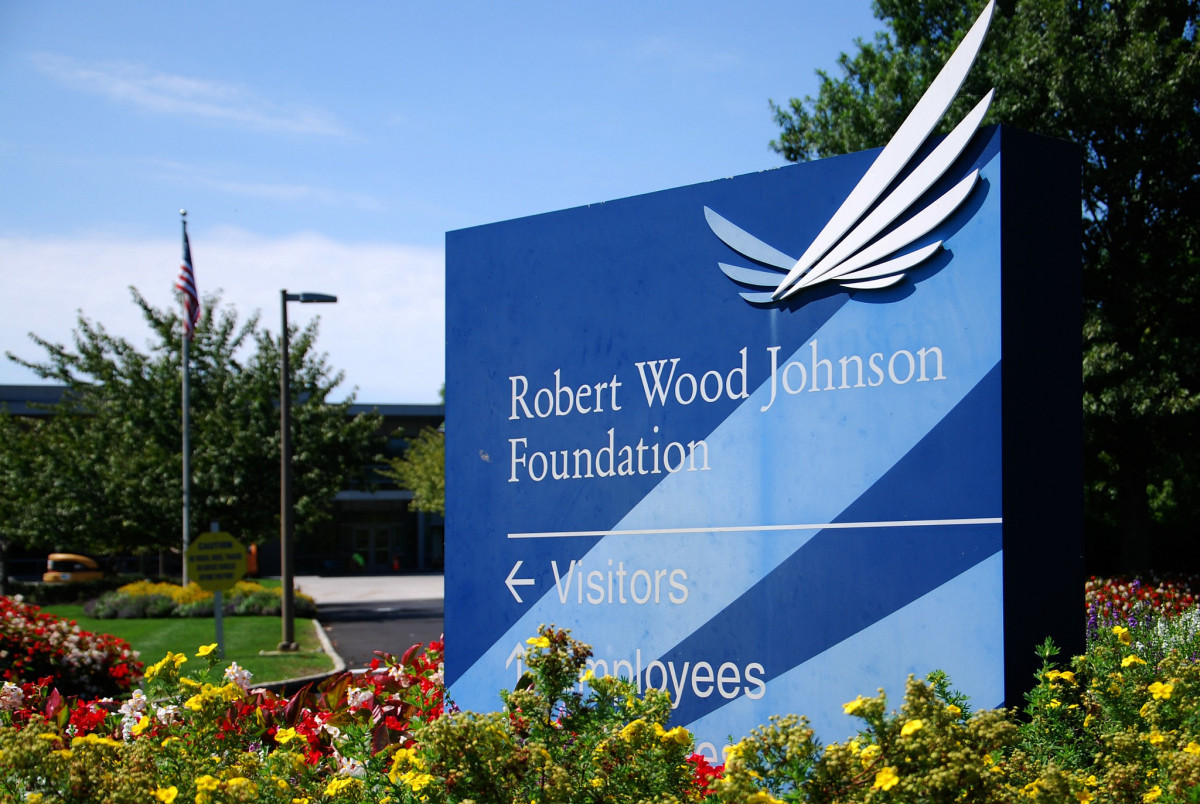 Robert Wood Johnson Foundation and Reinvestment Fund are teaming up.